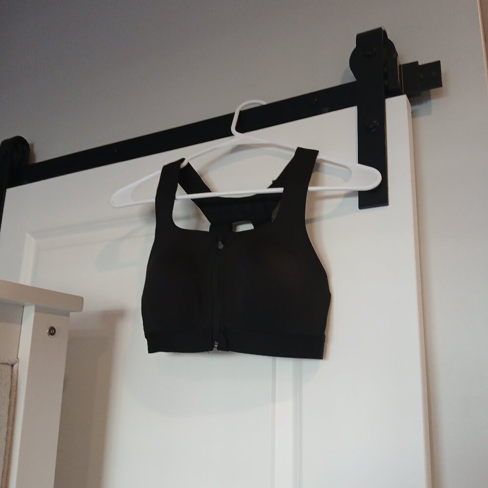 NWT WOMEN'S 34B ZIP BLACK ALL IN MOTION ADJUSTABLE STRAPS SPORTSBRA!!!